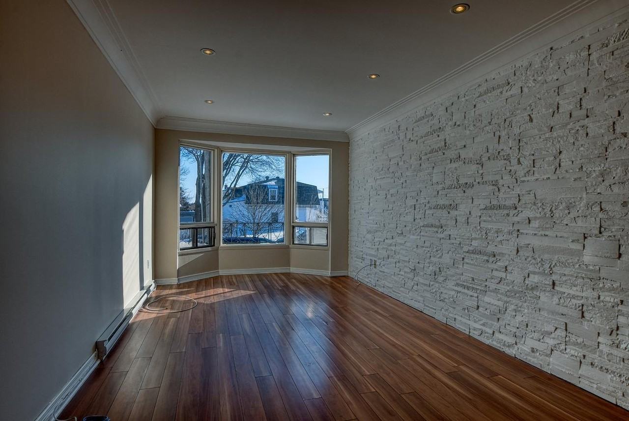 Rue Sherbrooke & 12e Avenue - Photo 6 of 17