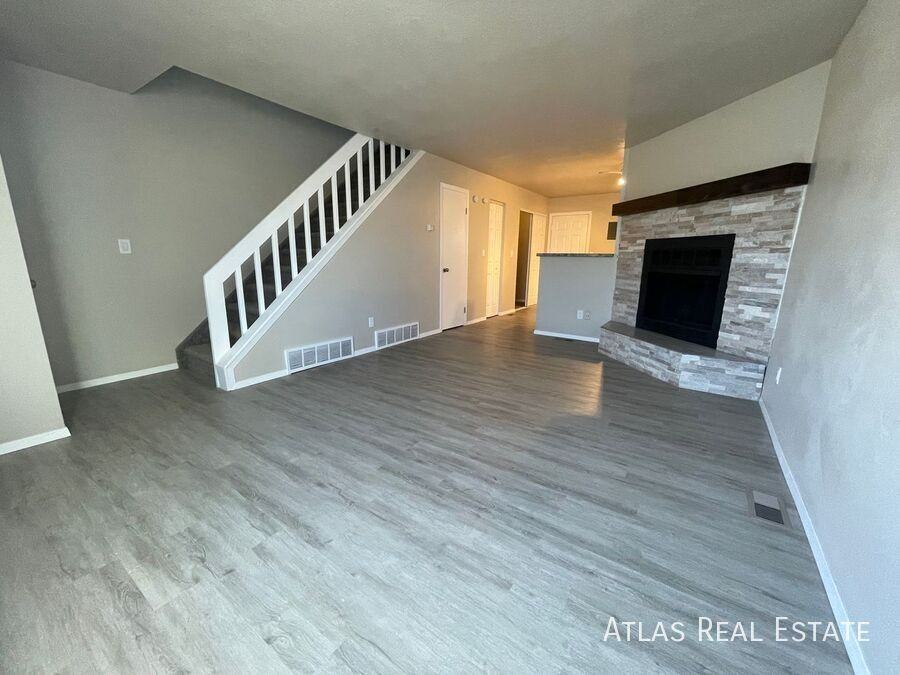 1984 Mineola Street #B - Photo 2 of 14