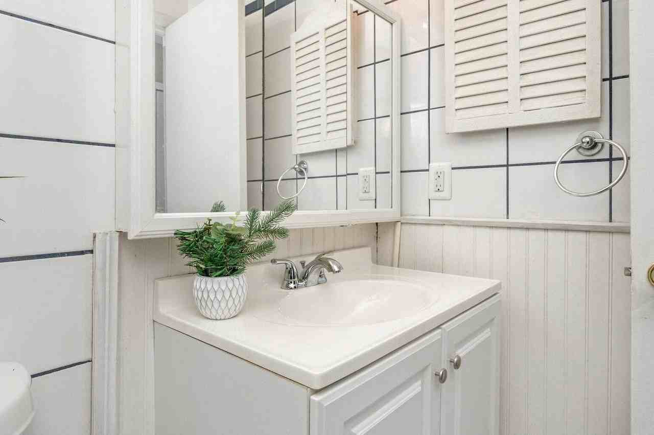 110 Green Dr - Photo 2 of 41