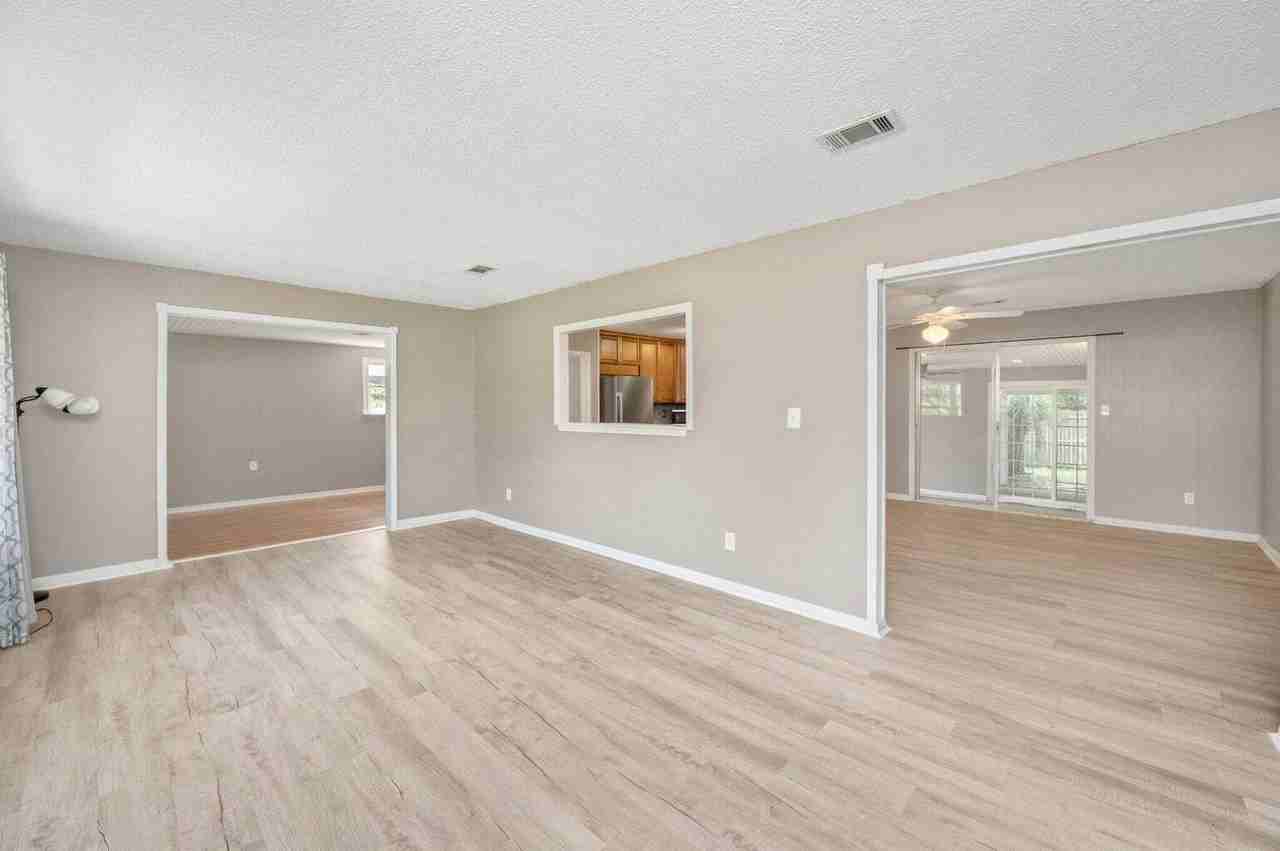 110 Green Dr - Photo 4 of 41