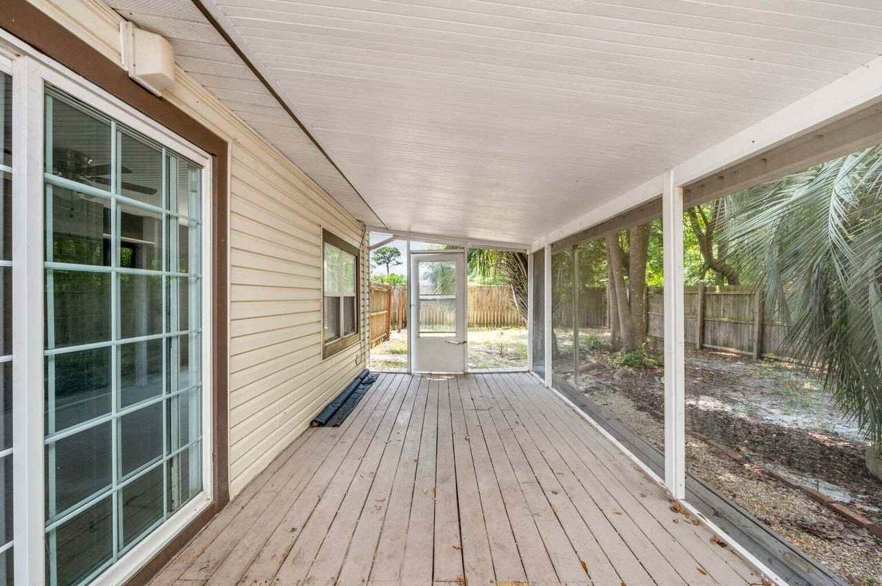 110 Green Dr - Photo 5 of 41