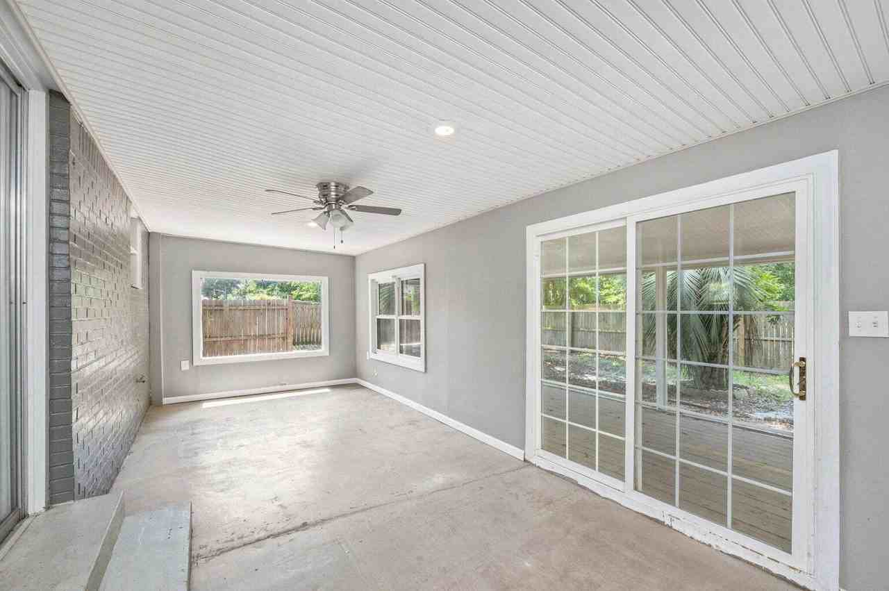 110 Green Dr - Photo 3 of 41