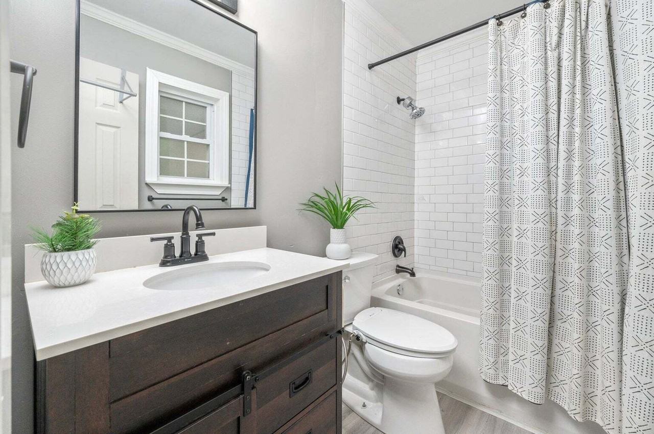 110 Green Dr - Photo 4 of 41