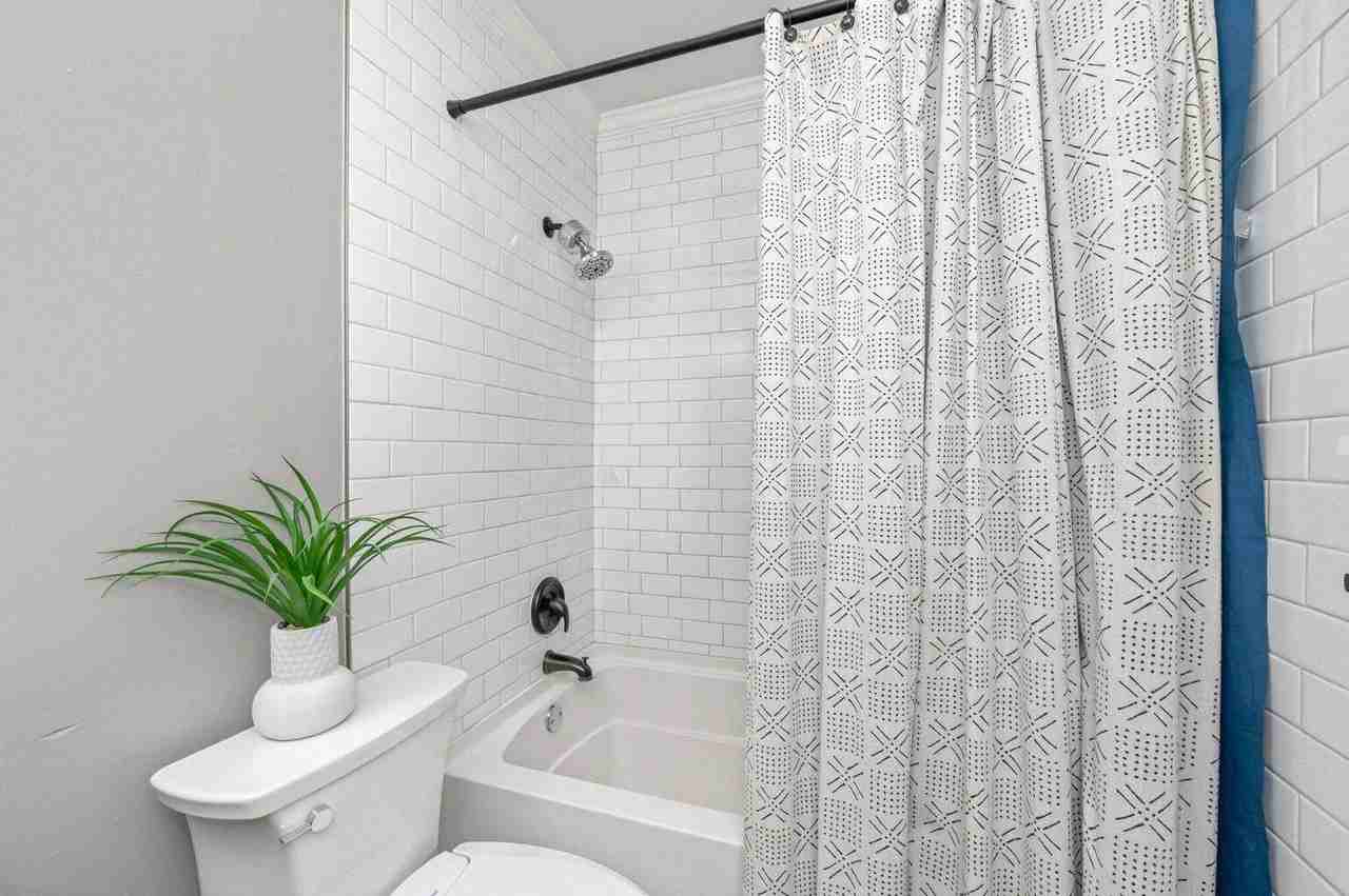 110 Green Dr - Photo 5 of 41