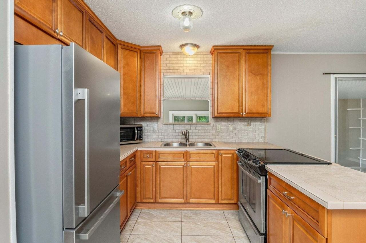 110 Green Dr - Photo 4 of 41