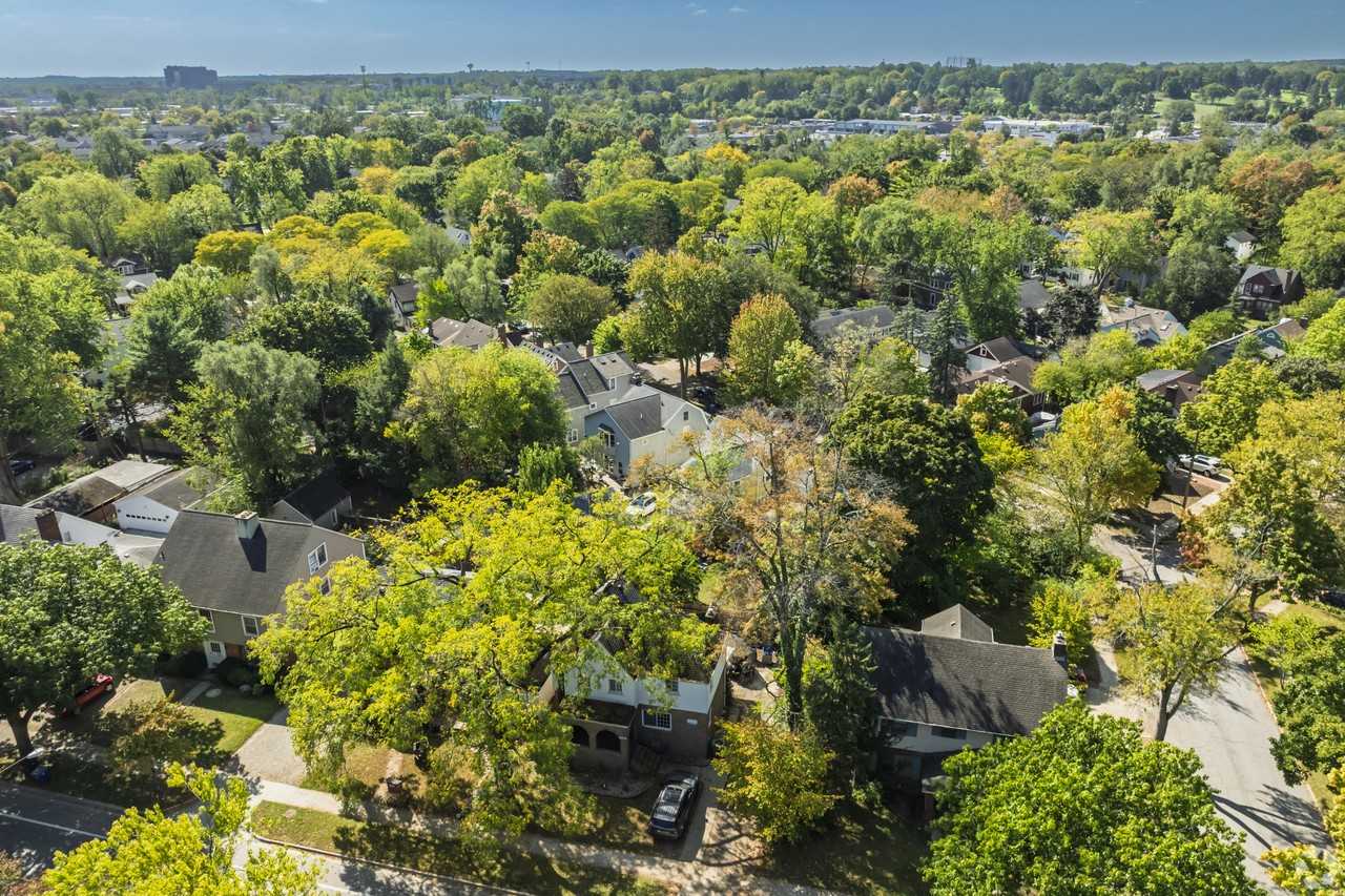 1532 Packard St - Photo 5 of 19