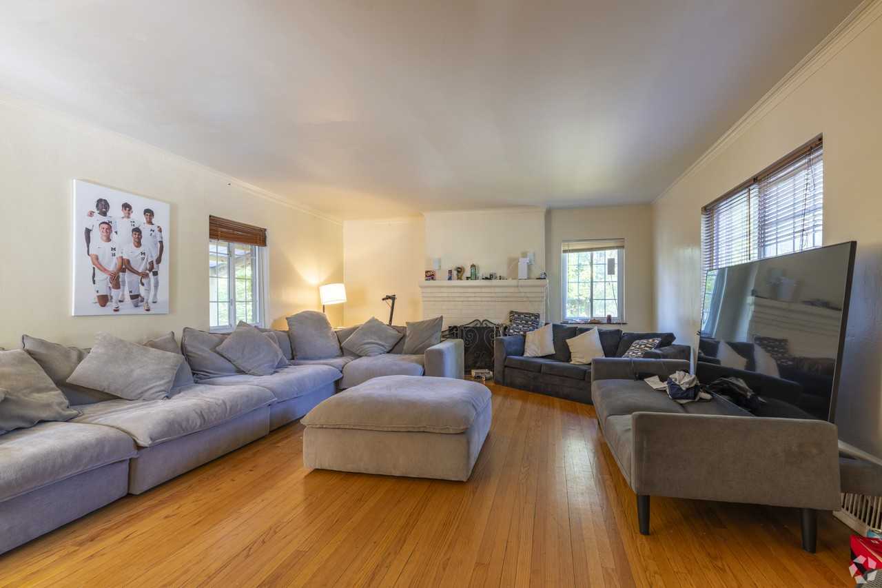 1532 Packard St - Photo 6 of 19