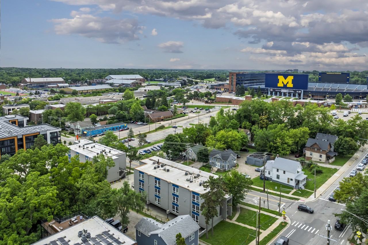 121 E Hoover Ave #4 - Photo 4 of 9