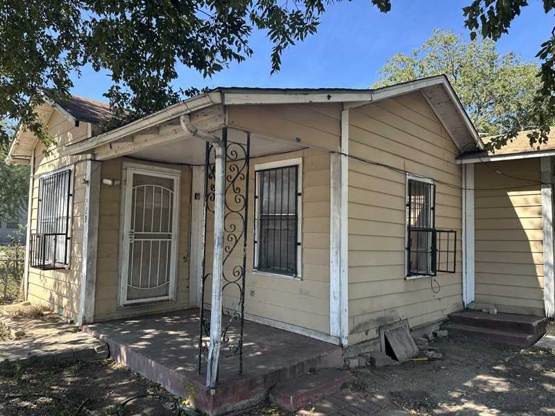 229 Grenet St - Photo 3 of 6