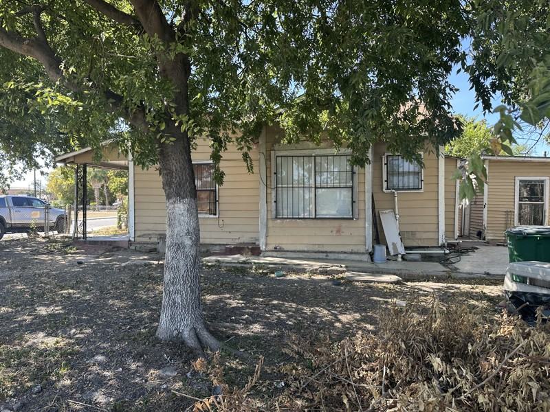 229 Grenet St - Photo 4 of 6