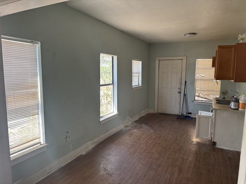 229 Grenet St - Photo 5 of 6