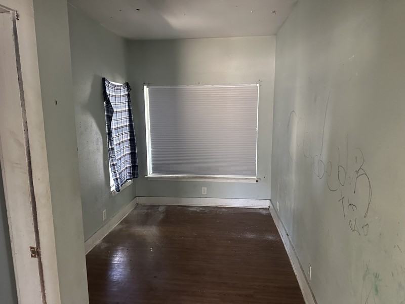 229 Grenet St - Photo 6 of 6