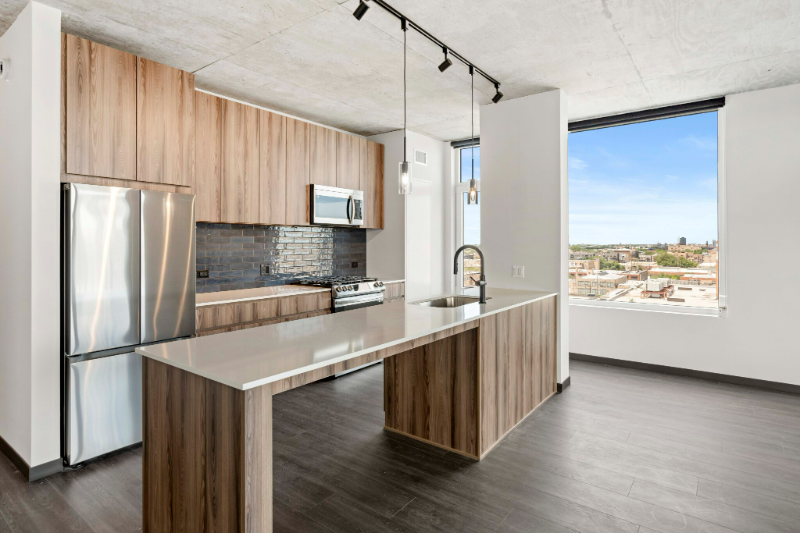 153 N Ashland Ave - Photo 2 of 19