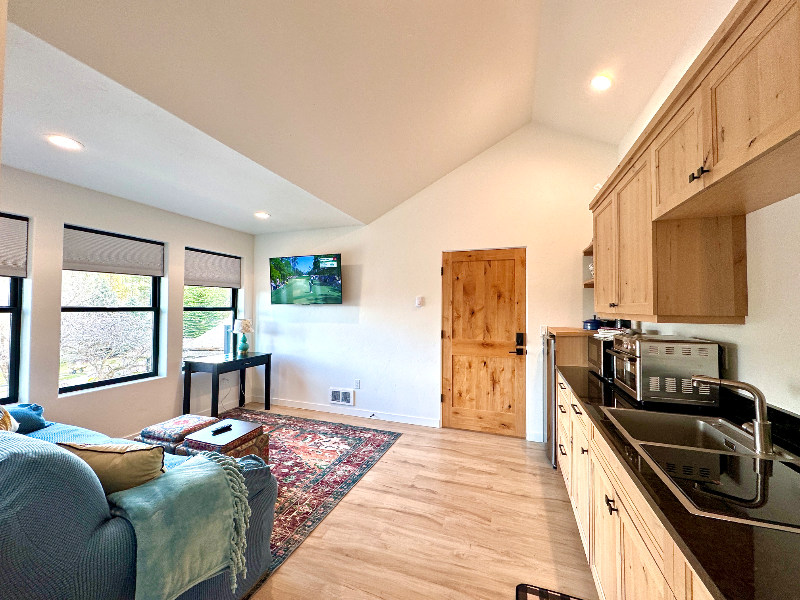 1120 Holt Dr #A - Photo 2 of 11