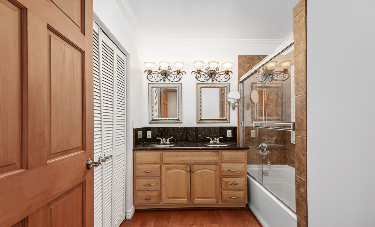 15521 Morrison St - Photo 7 of 36