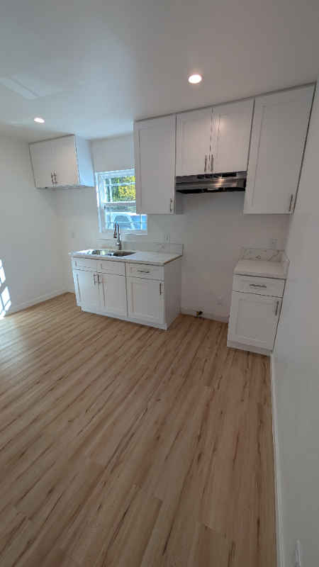 1611 N Grape Ave #1 - Photo 2 of 6