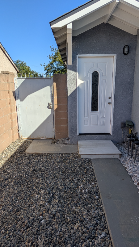 1611 N Grape Ave #1 - Photo 3 of 6