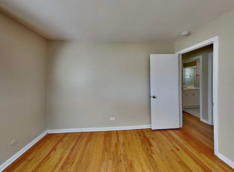 7641 S Oconto Ave - Photo 3 of 9