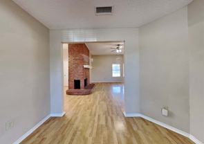 911 Teakwood Ln - Photo 1 of 1