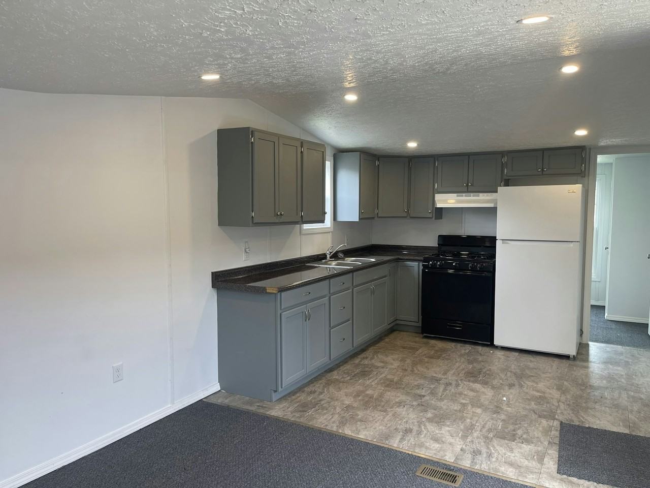 2713 Pearl Avenue - Photo 3 of 21