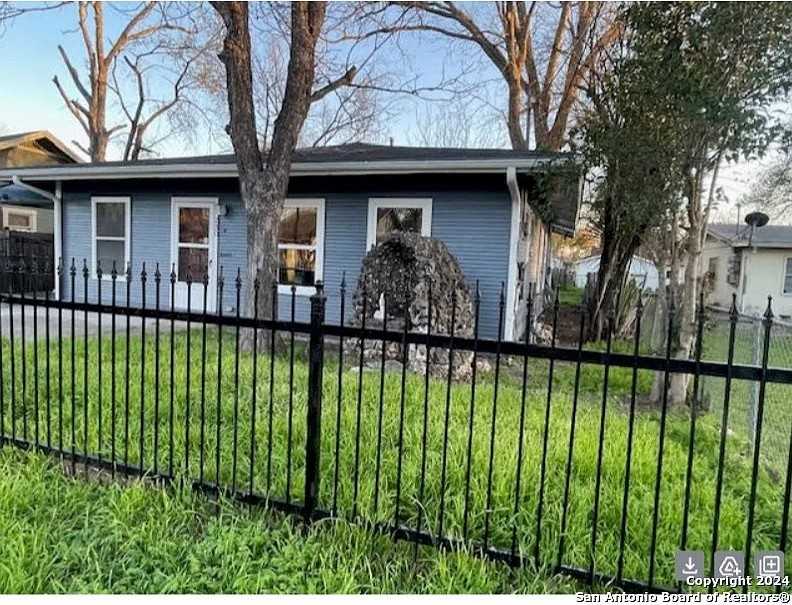 230 East Hafer Avenue - Photo 3 of 28