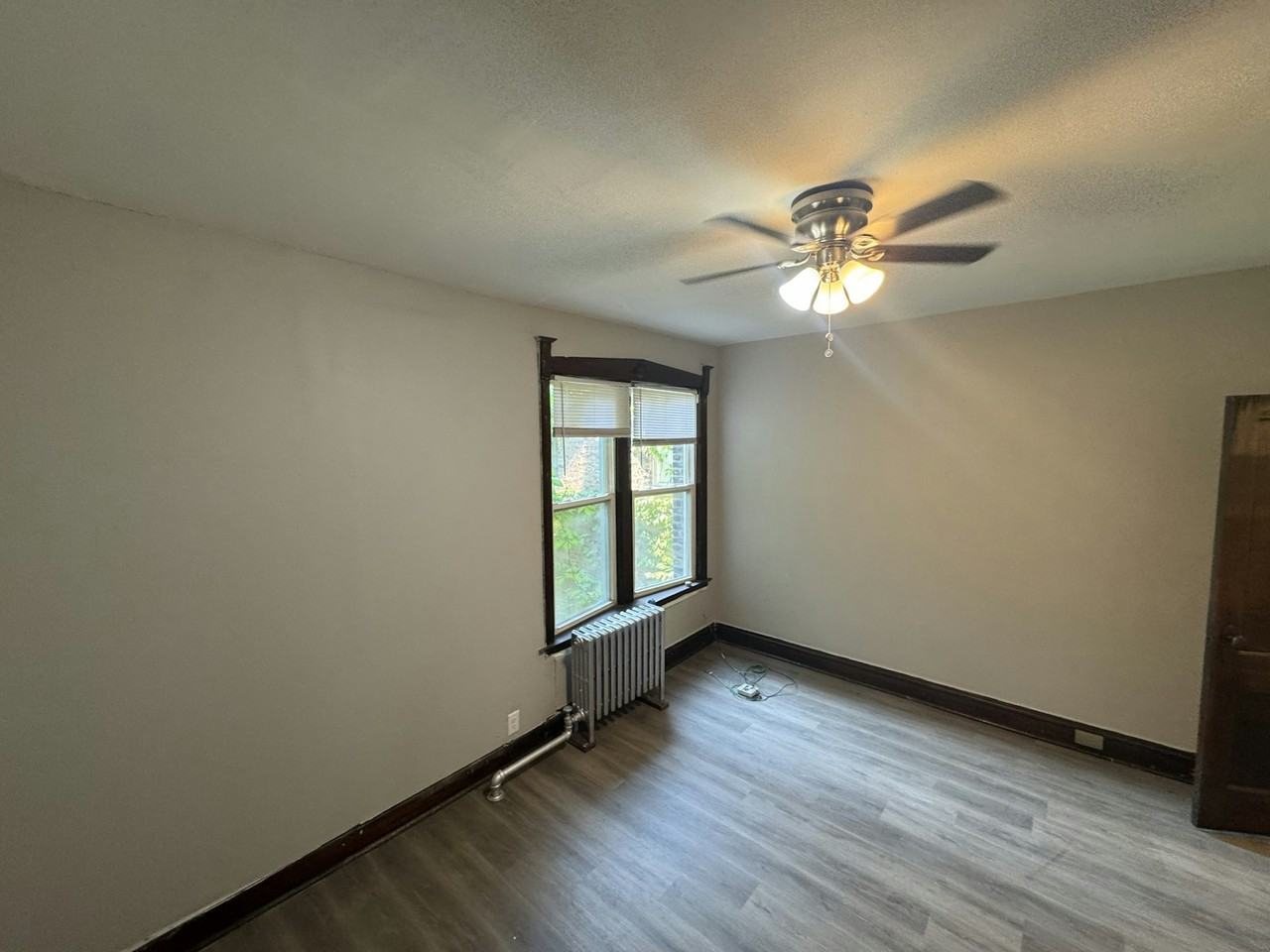 6360 South Greenwood Avenue, Unit 6360 - Unit 3 - Photo 4 of 33