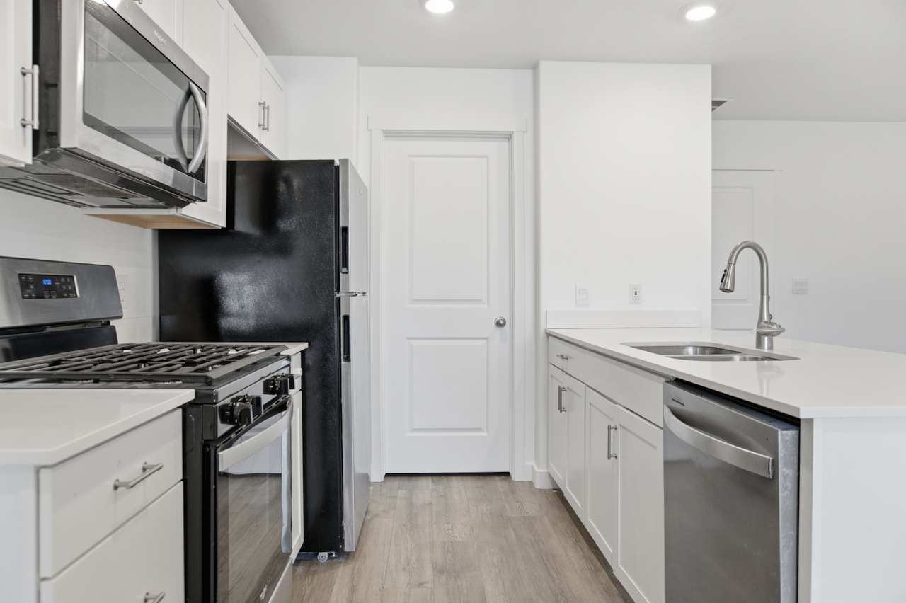 3933 Orinda Drive - Photo 3 of 12