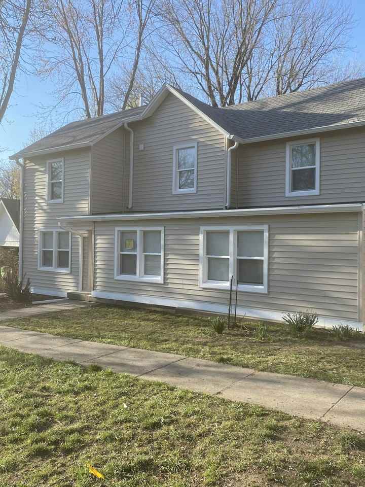 916 Grove Street, Unit A - Photo 2 of 10