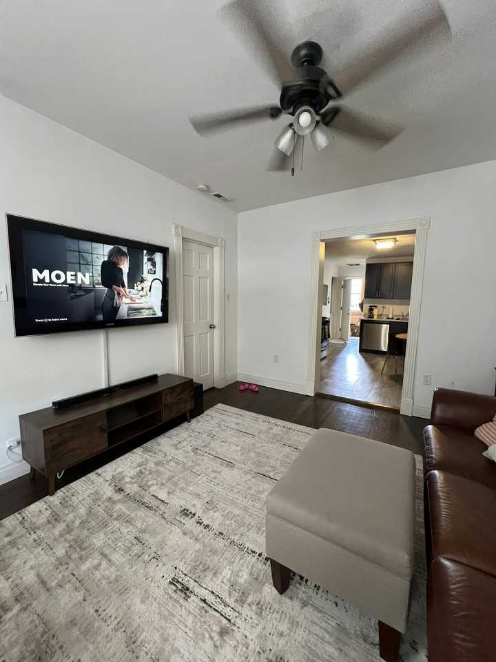 1916 North Rockwell Street, Unit 1 - Photo 2 of 11