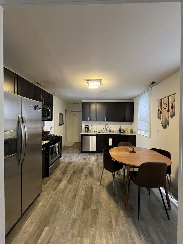 1916 North Rockwell Street, Unit 1 - Photo 4 of 11