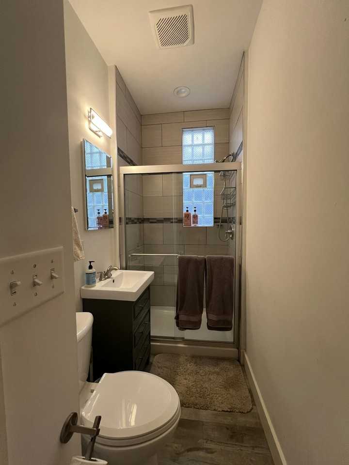 1916 North Rockwell Street, Unit 1 - Photo 7 of 11