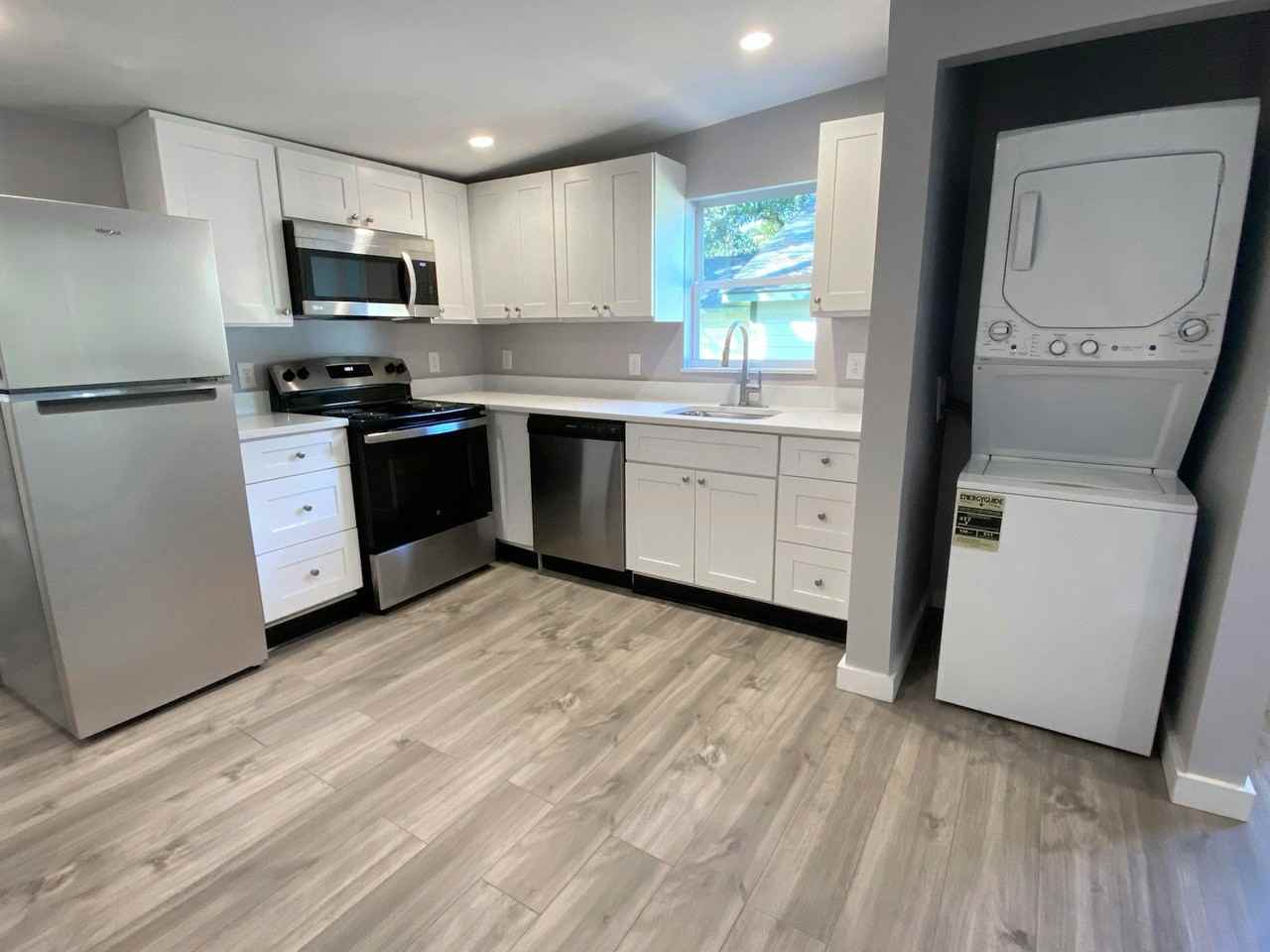 103 West 54th Street - Photo 5 of 8