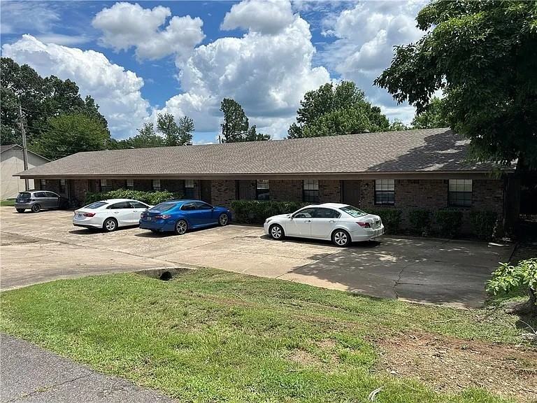 710 E O St, Russellville, AR - Photo 3 of 4