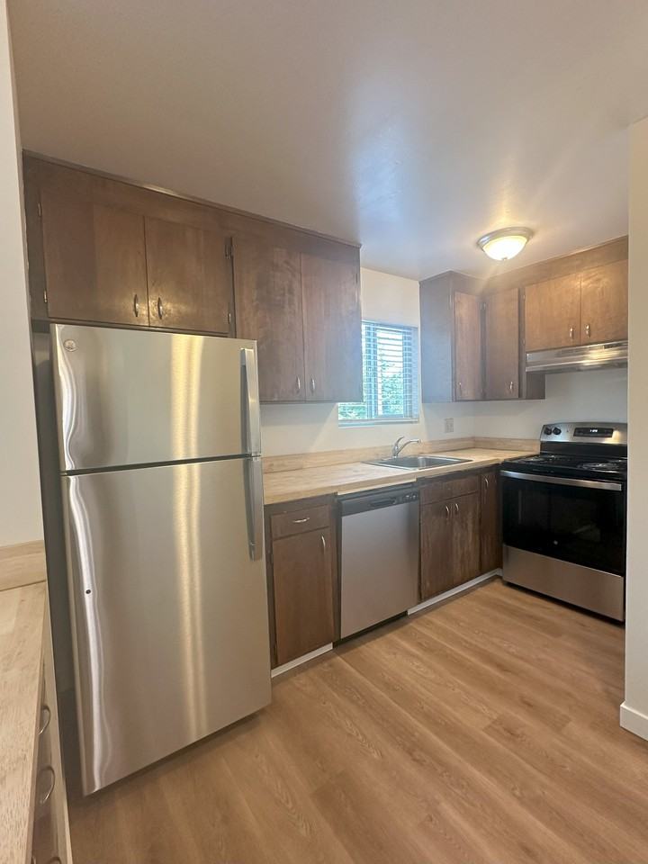 Justell: 3710 California Ave SW - Photo 3 of 12