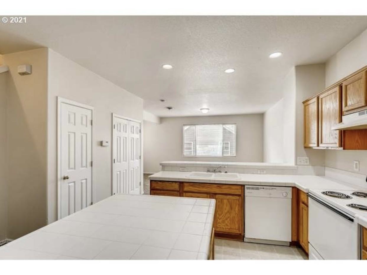 12238 Southeast Long Street - Photo 4 of 25