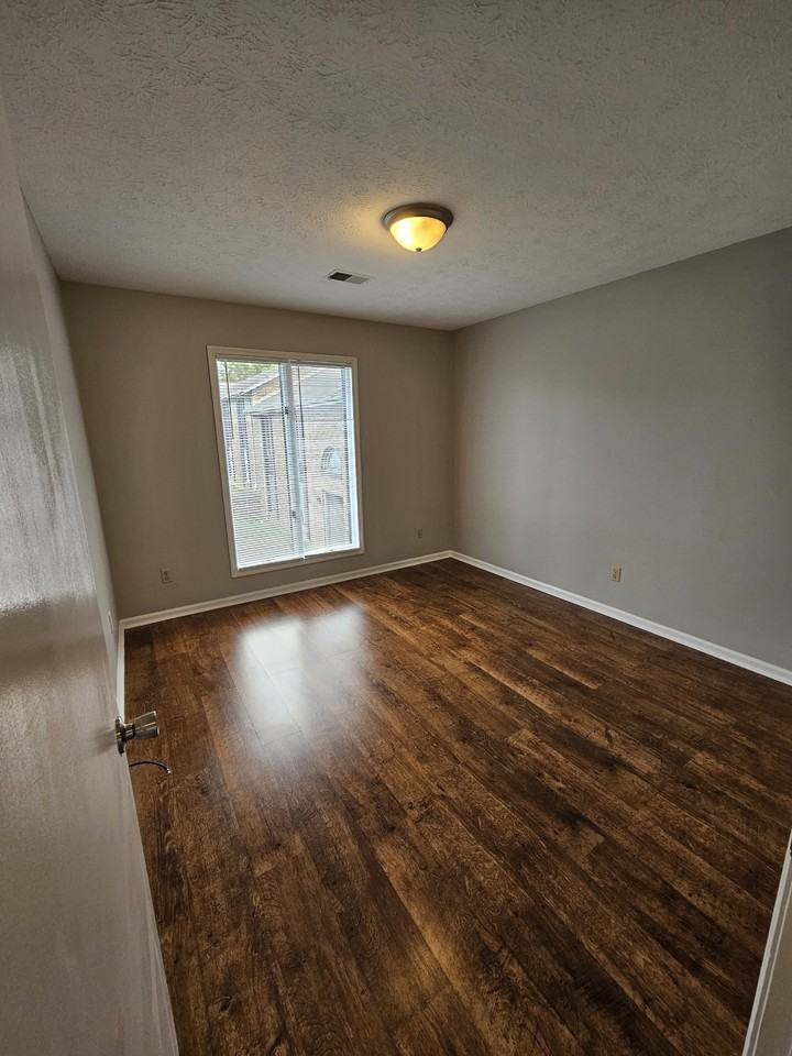 1655 Foxhaven Dr. - Photo 3 of 6