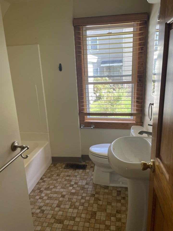 15-17-19 Johnston Avenue - Photo 4 of 22