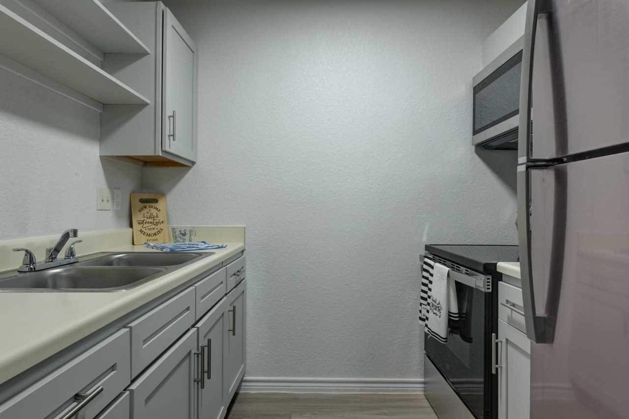 264 Loma Vista St, New Braunfels, TX 78130 - Photo 4 of 50