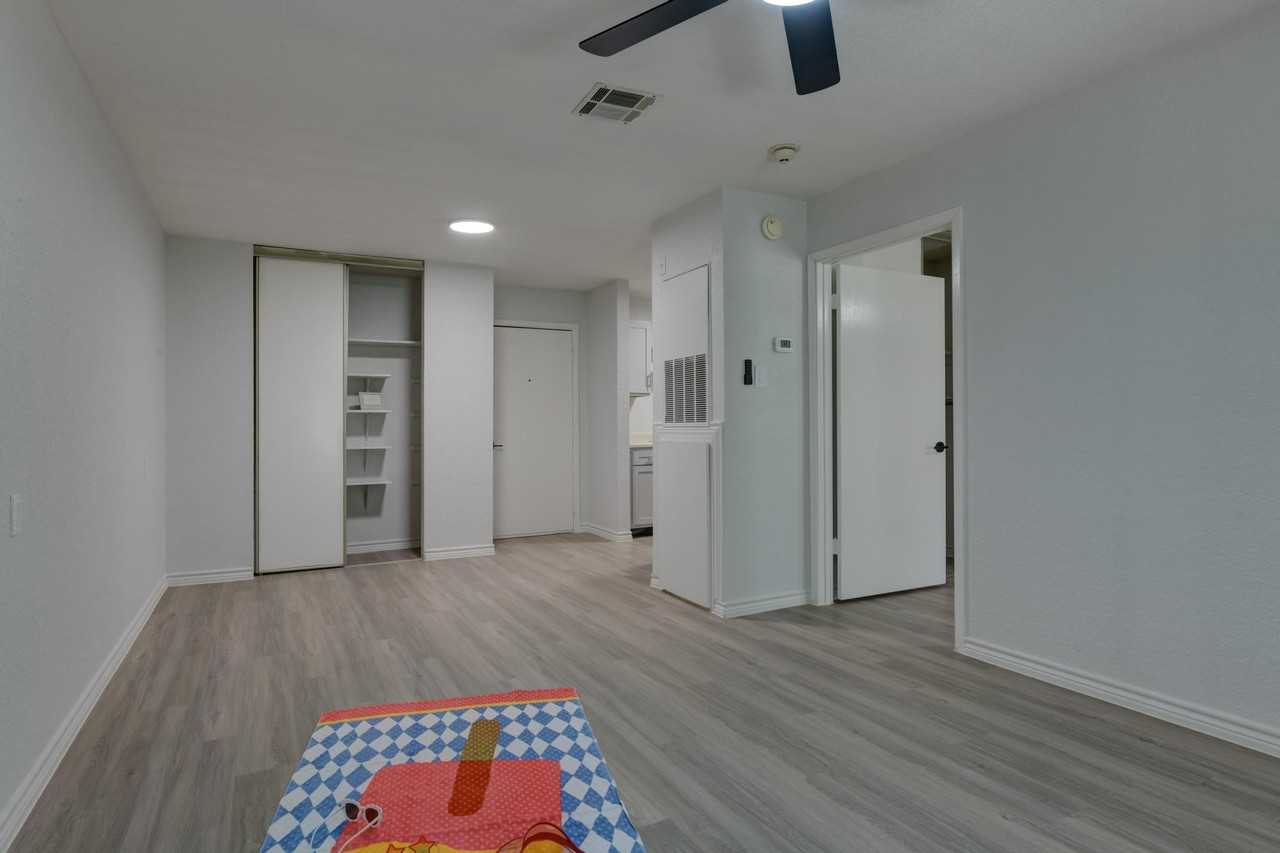 264 Loma Vista St, New Braunfels, TX 78130 - Photo 7 of 50