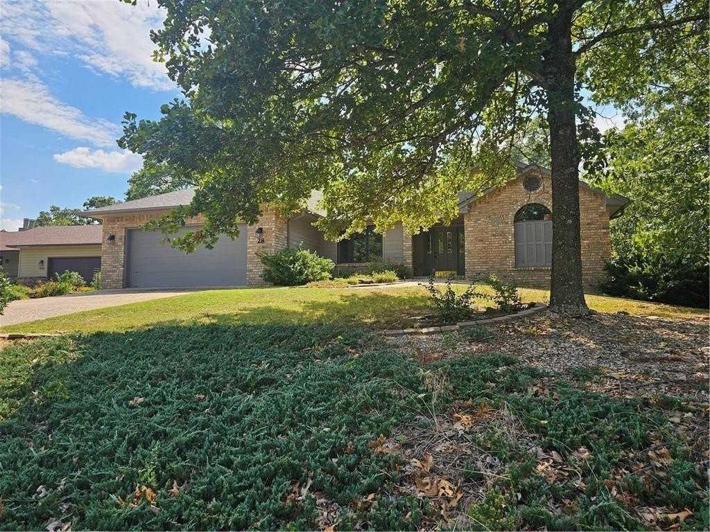 28 Mckenzie Dr - Photo 2 of 41