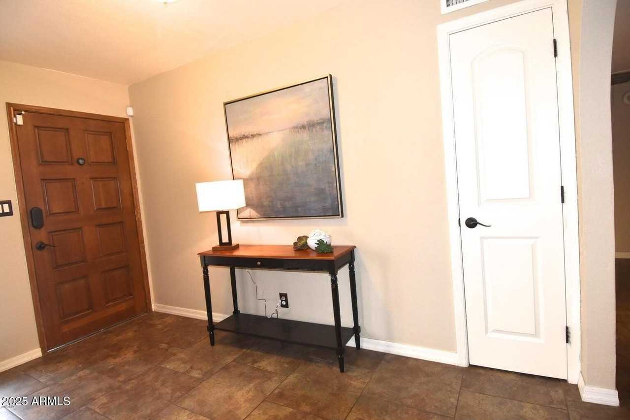 10008 N 33rd Pl - Photo 2 of 14