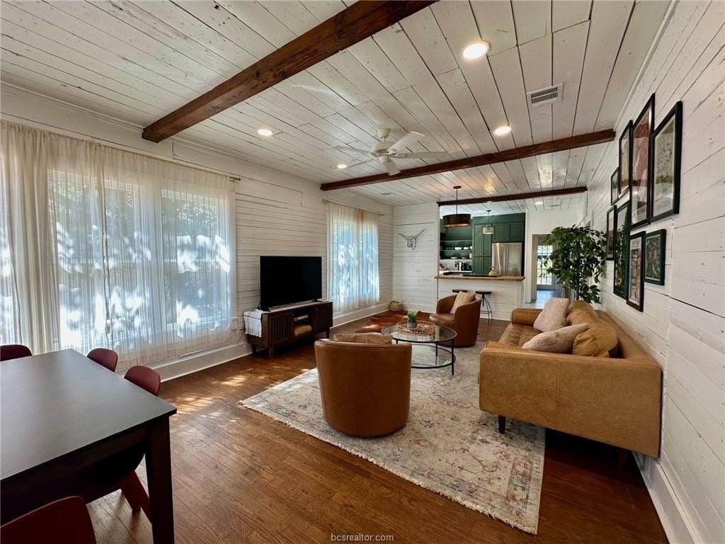 402 N Haswell Dr - Photo 2 of 14