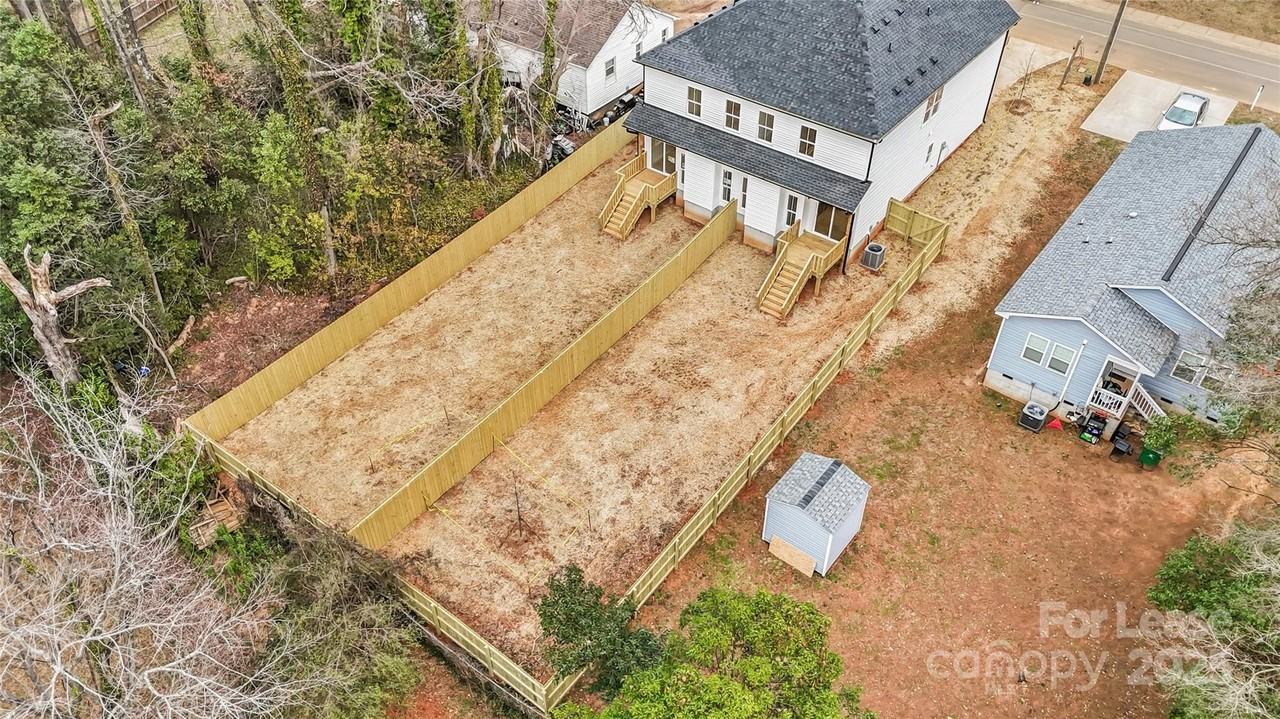 2718 Mayfair Avenue - Photo 3 of 17