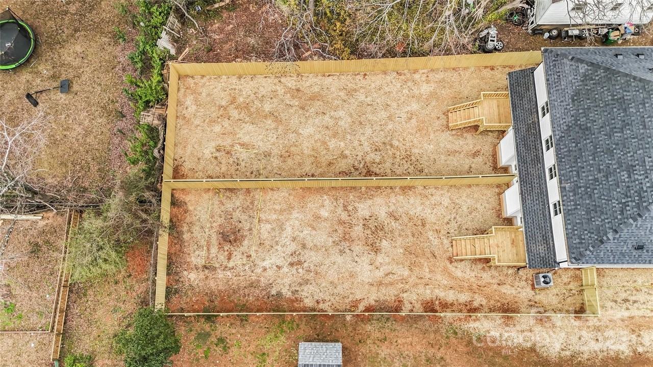 2718 Mayfair Avenue - Photo 4 of 17