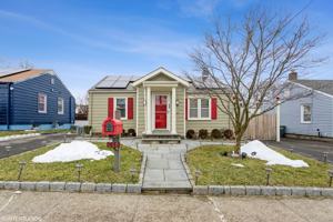 featured image of 680 Queen St