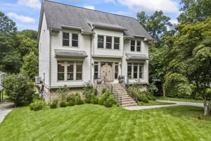 featured image of 1742 Helen Dr Ne