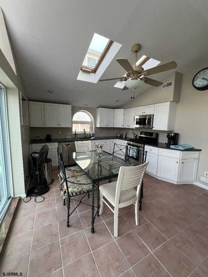 111 N Monroe Ave - Photo 5 of 16