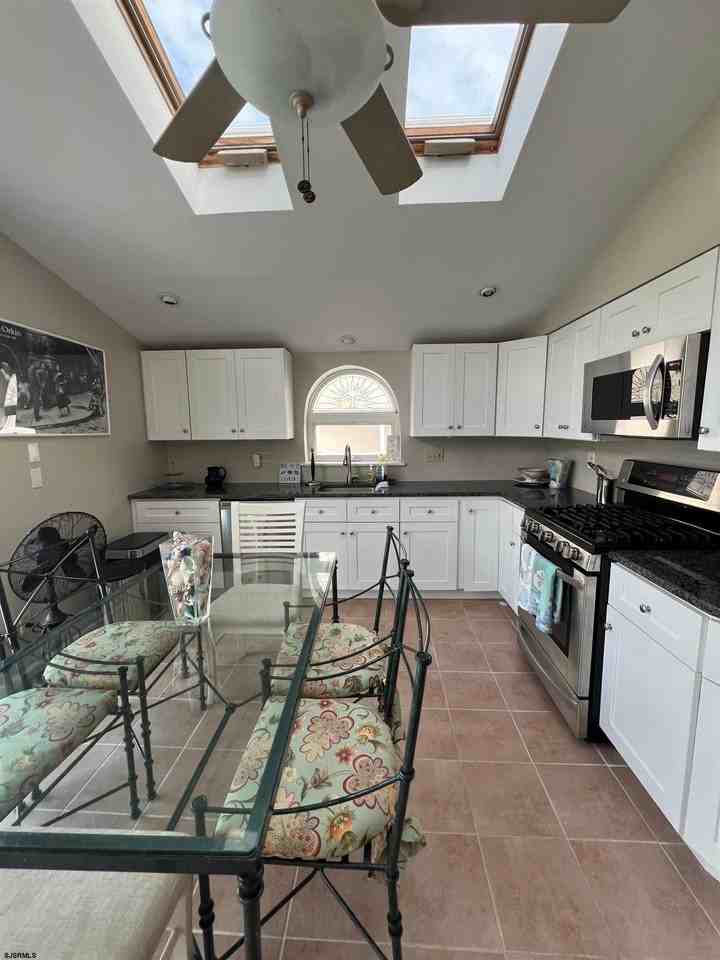 111 N Monroe Ave - Photo 7 of 16