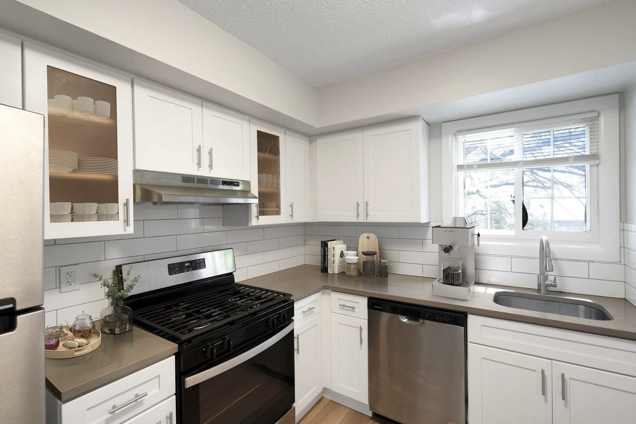 Lake Shore Park Apartments - Photo 3 of 26