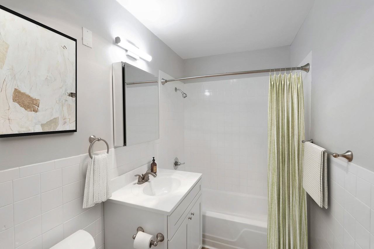 Lake Shore Park Apartments - Photo 5 of 26